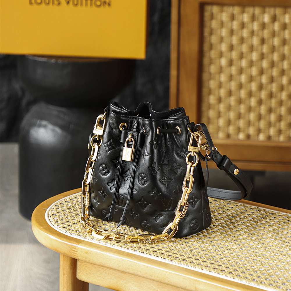 LV 路易威登 Bucket Bag