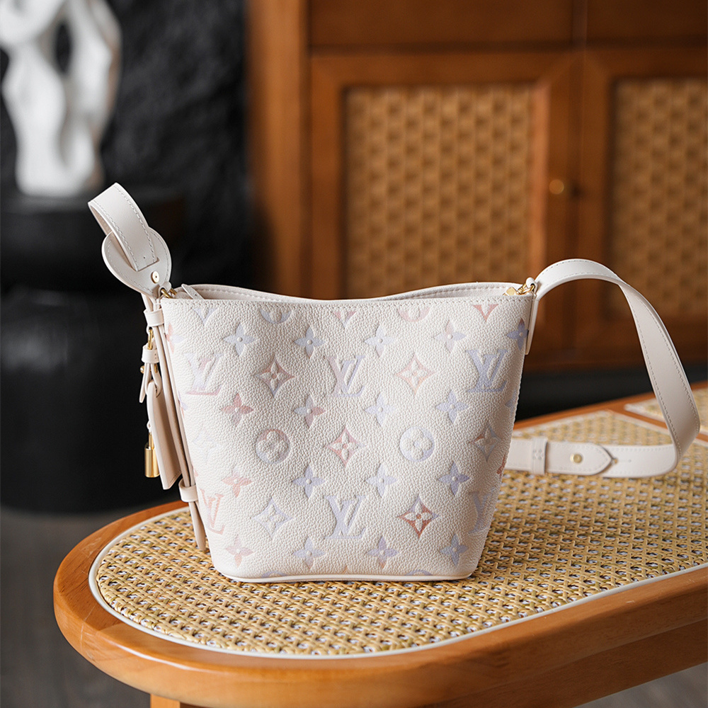 LV 路易威登 Bucket Bag