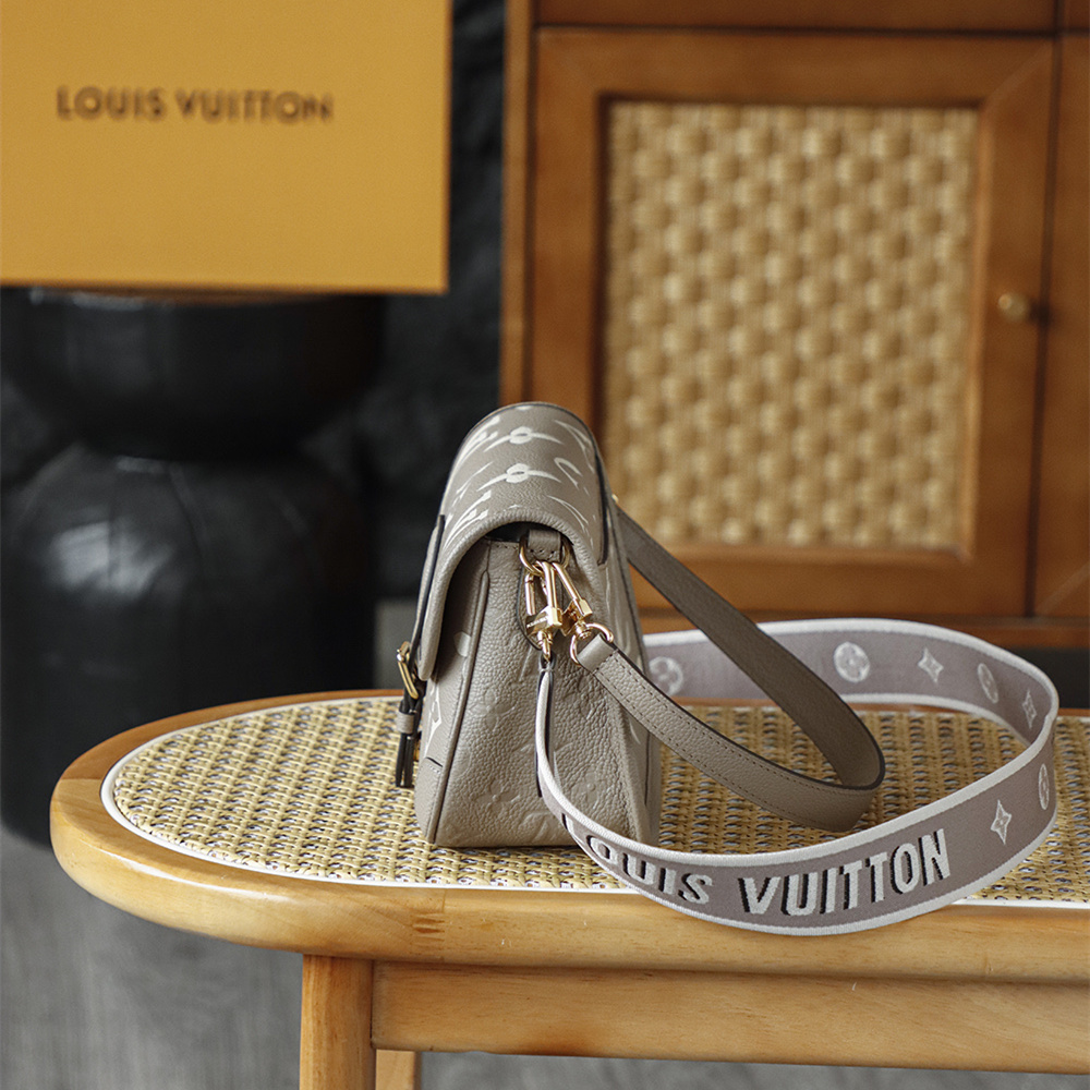 LV 路易威登 Leather Goods