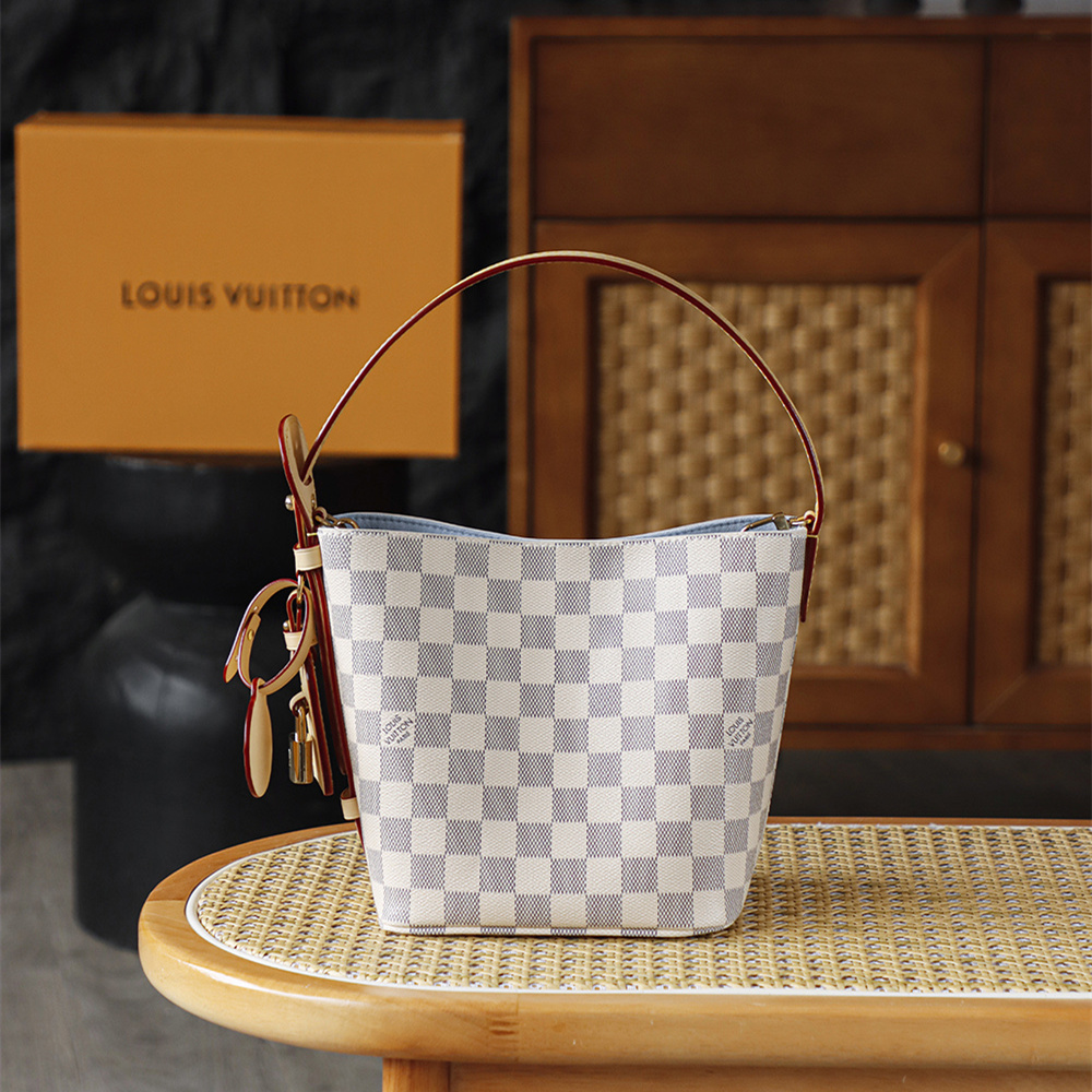 LV 路易威登 Bucket Bag