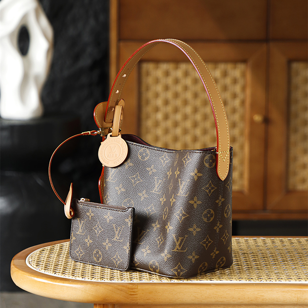 LV 路易威登 Bucket Bag