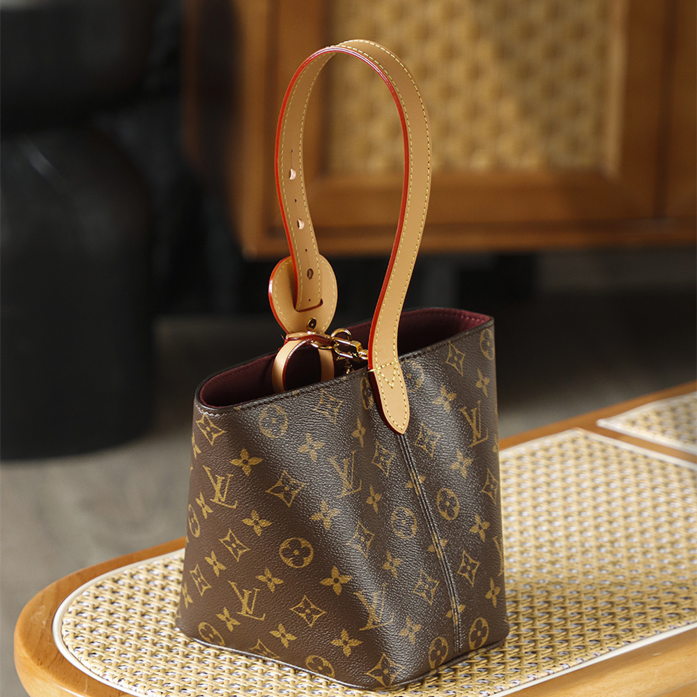 LV 路易威登 Bucket Bag