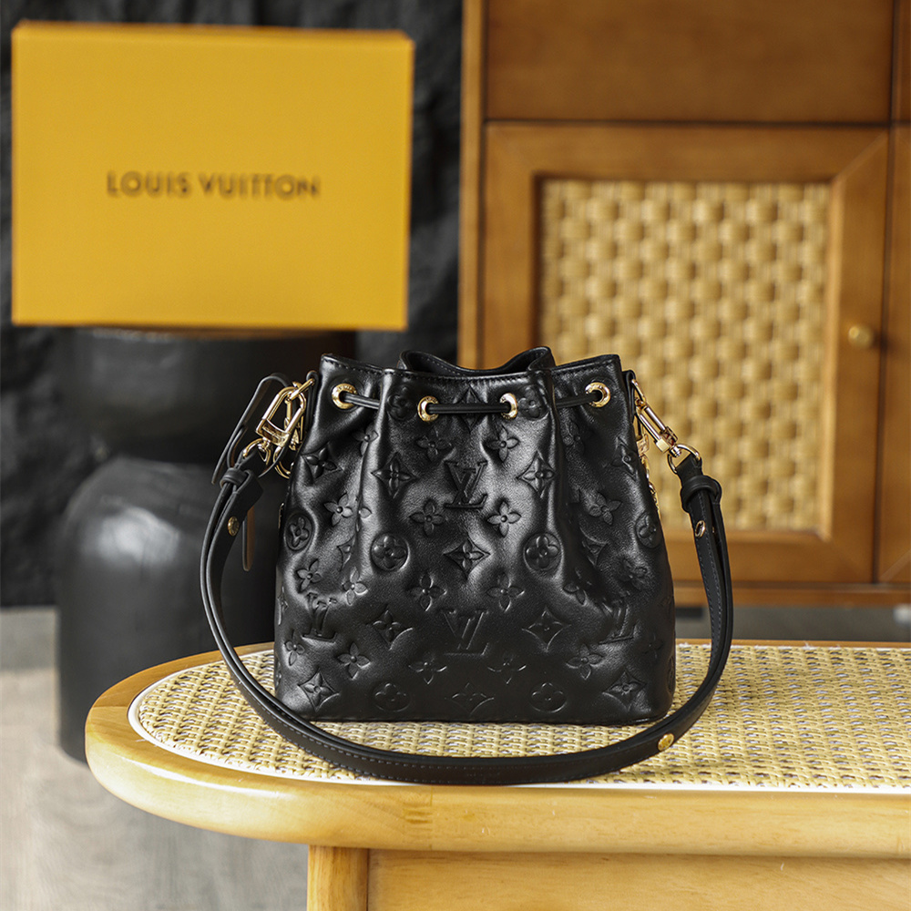 LV 路易威登 Bucket Bag