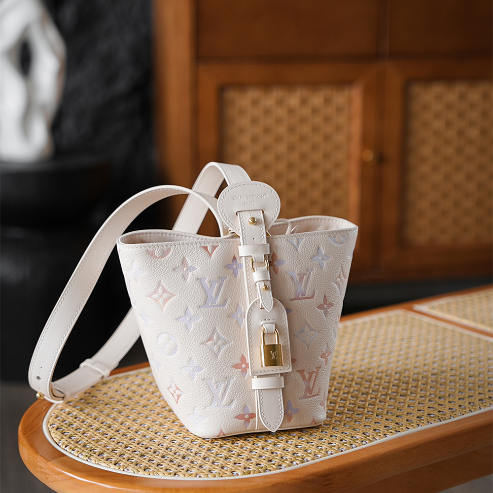 LV 路易威登 Bucket Bag