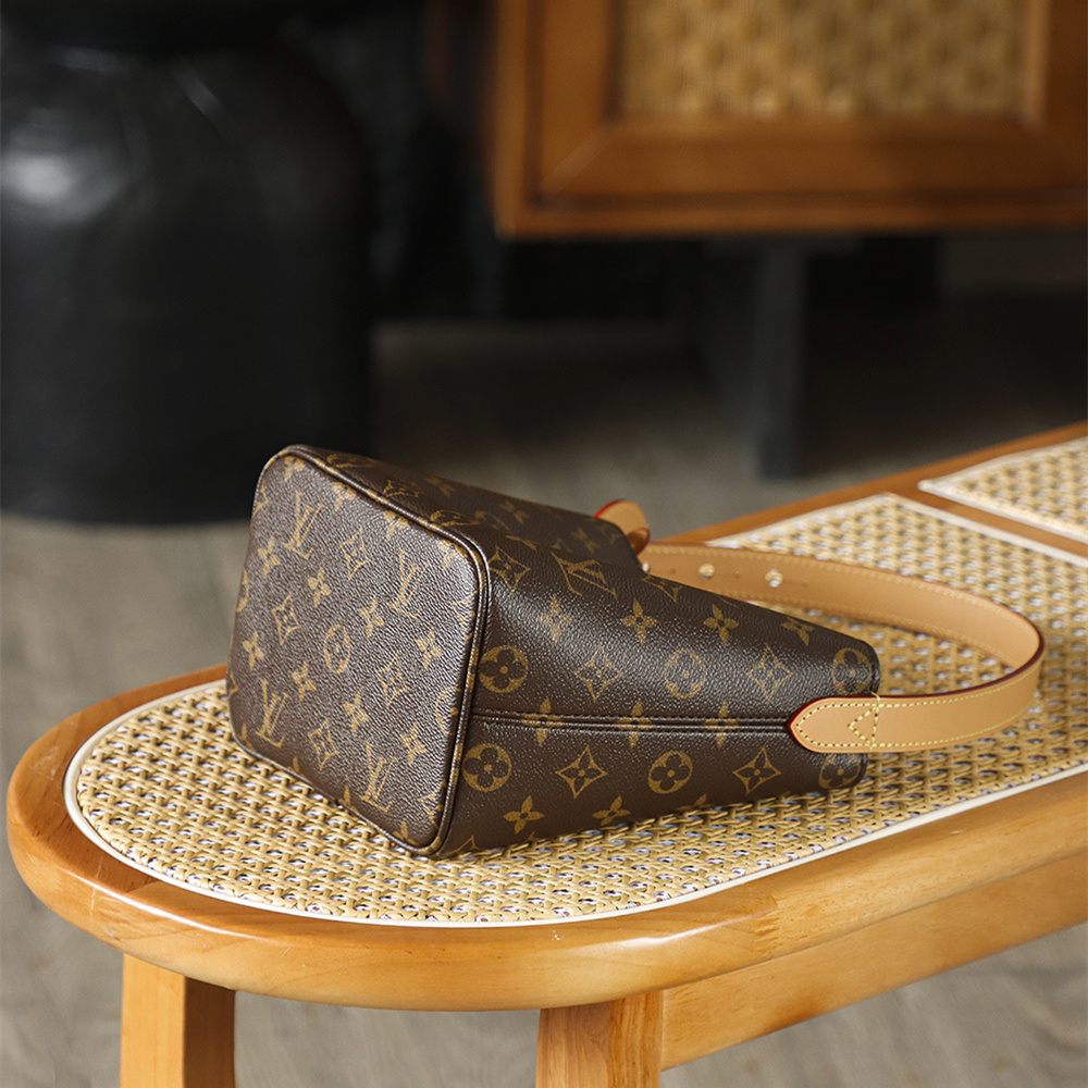 LV 路易威登 Bucket Bag