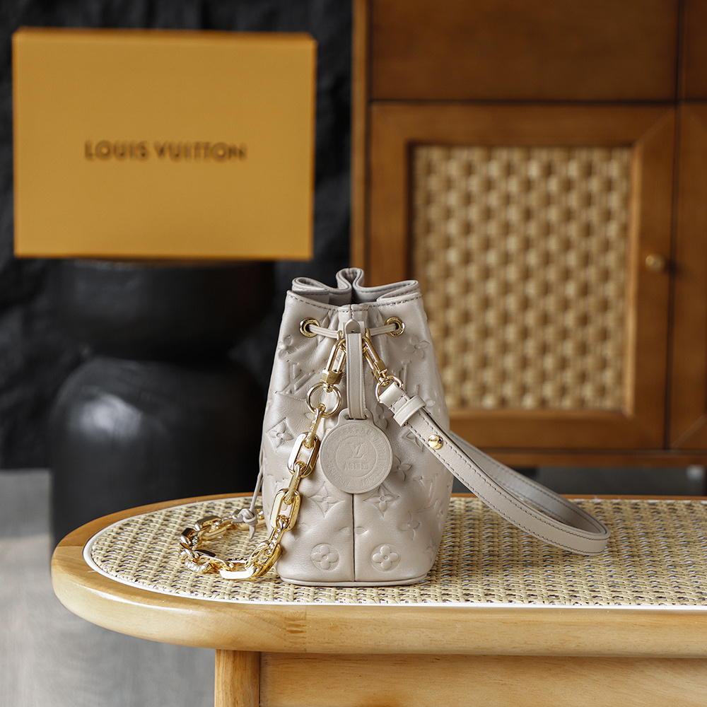 LV 路易威登 Bucket Bag