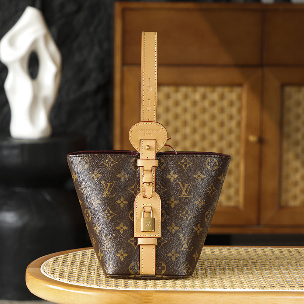 LV 路易威登 Bucket Bag