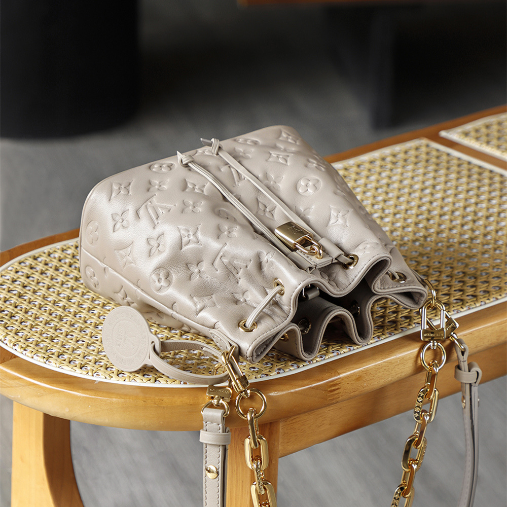 LV 路易威登 Bucket Bag