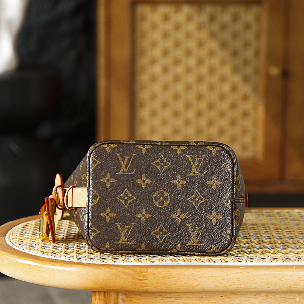 LV 路易威登 Bucket Bag