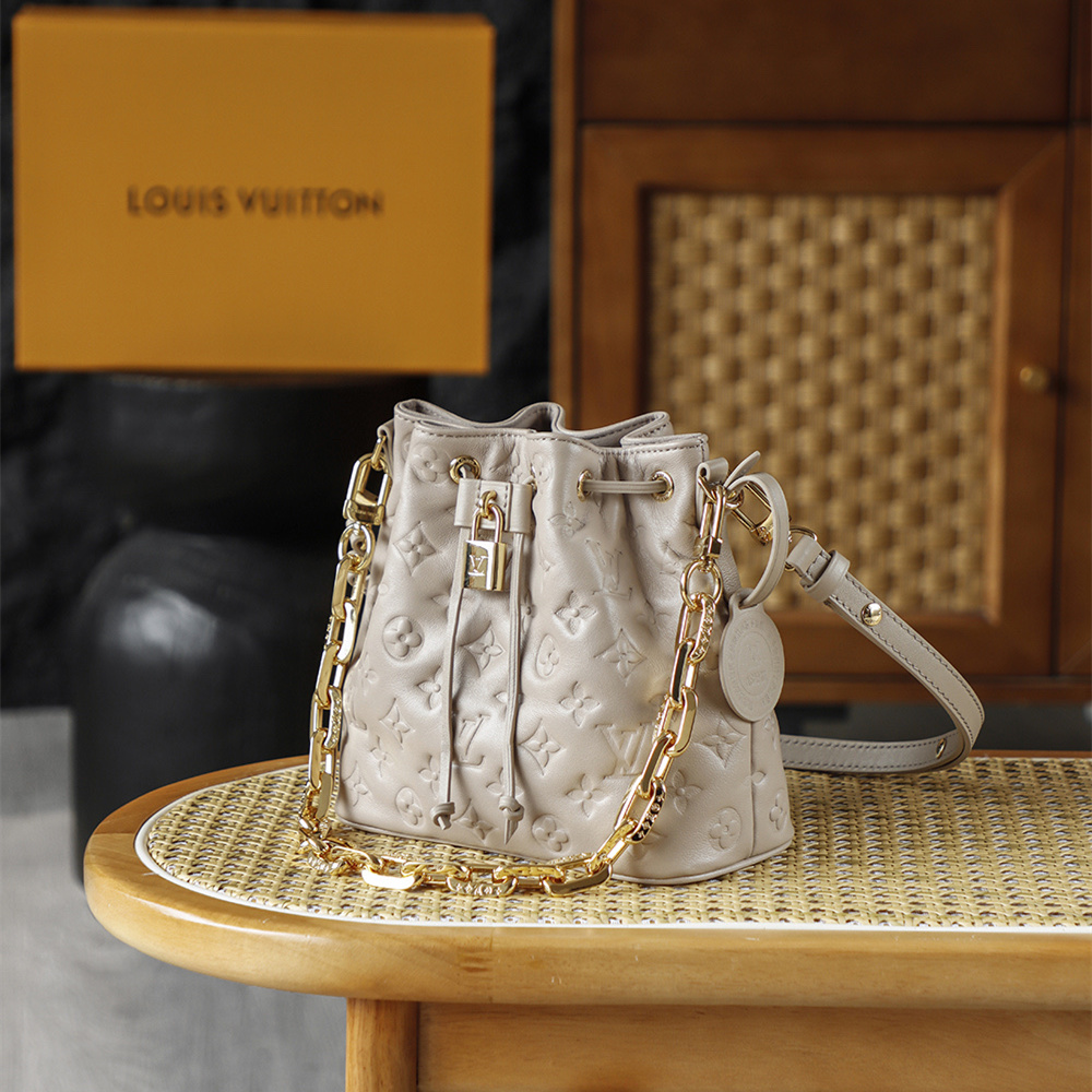 LV 路易威登 Bucket Bag