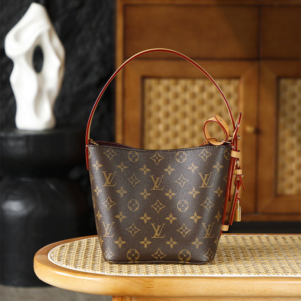 LV 路易威登 Bucket Bag