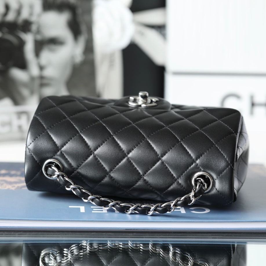 Chanel 香奈兒 Leather Goods