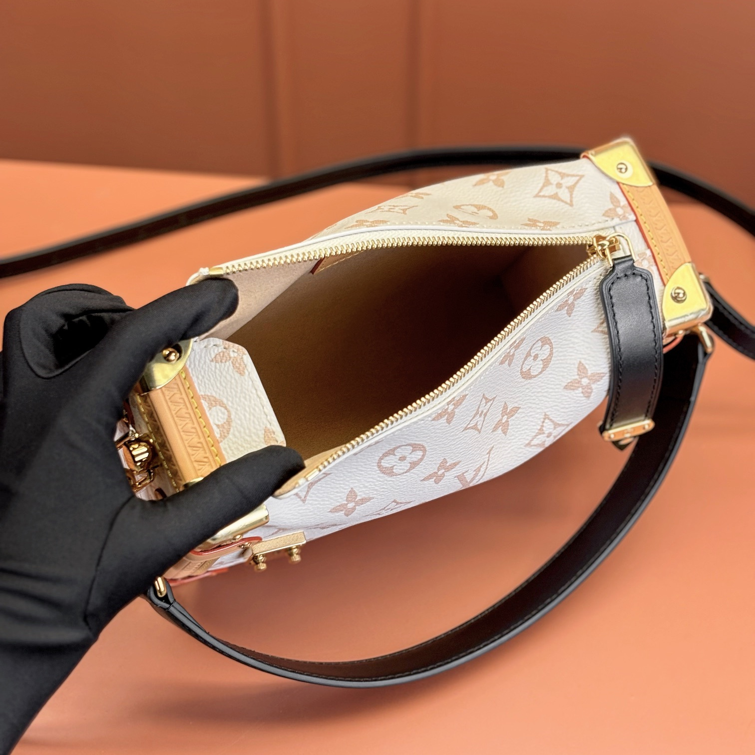 Louis Vuitton 路易威登 Leather Goods
