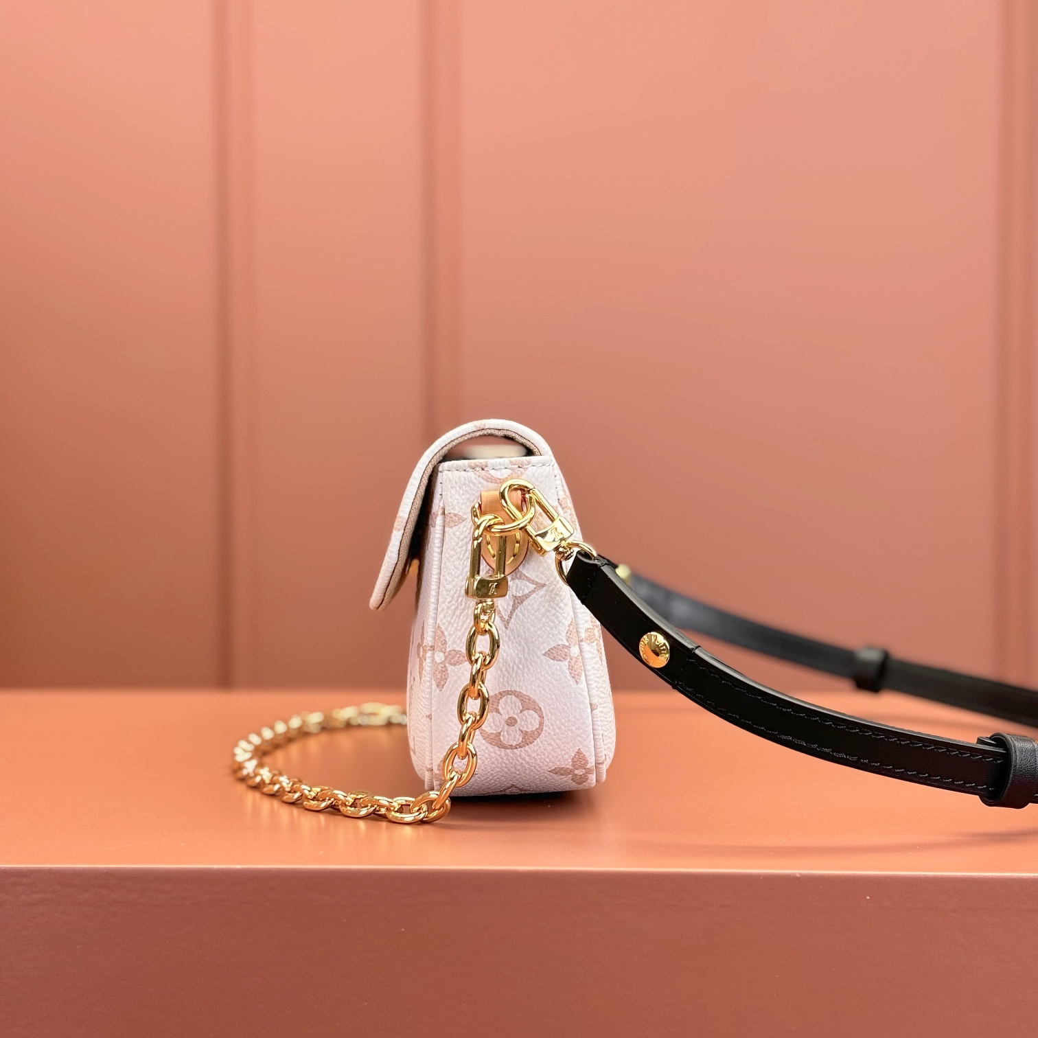Louis Vuitton 路易威登 Leather Goods