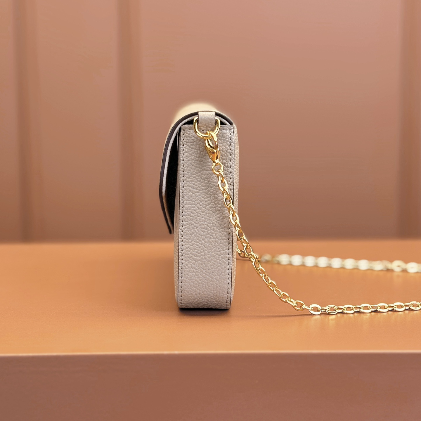 Louis Vuitton 路易威登 Chain Bag