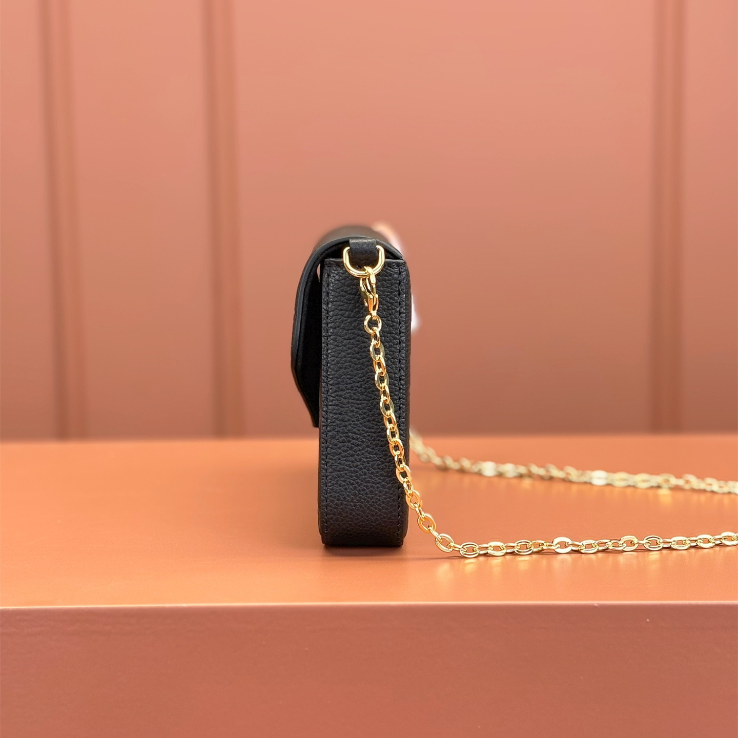 Louis Vuitton 路易威登 Chain Bag