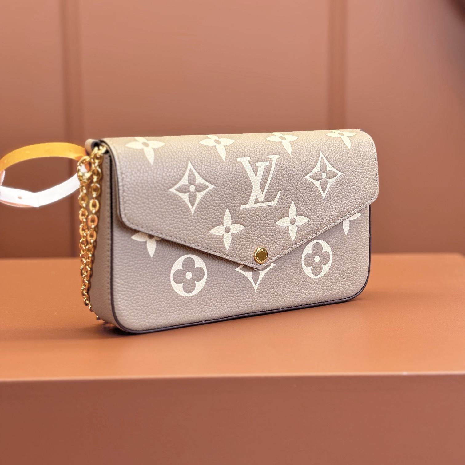 Louis Vuitton 路易威登 Chain Bag