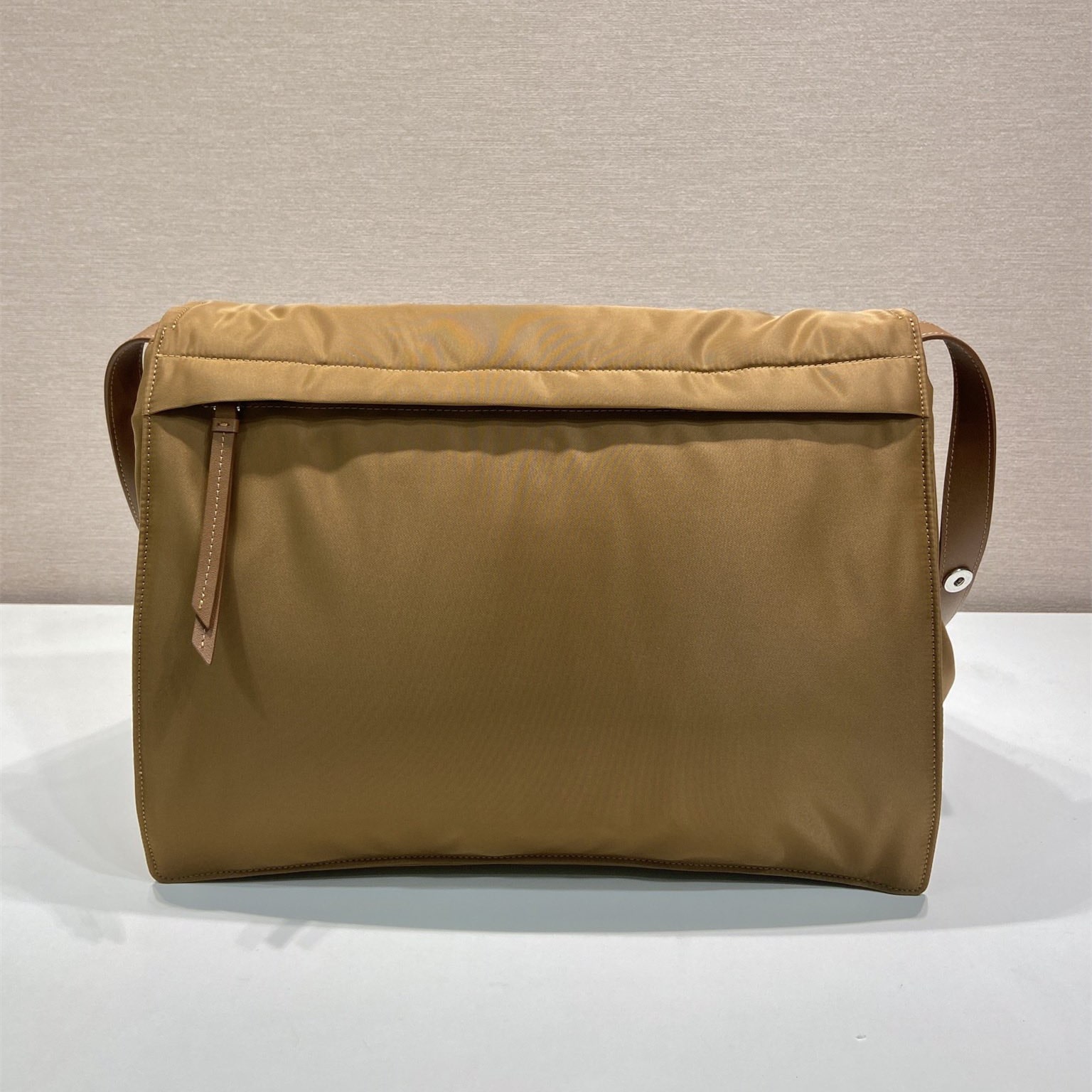高仿Prada*RE-Nylon系列1BD255尼龍郵差包棕色中號免檢版