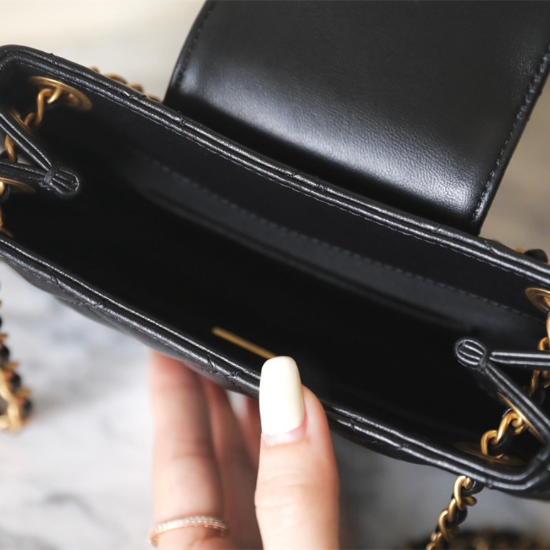 Chanel 香奈兒 Leather Goods