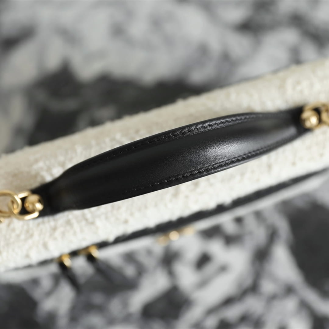 Chanel 香奈兒 Leather Goods