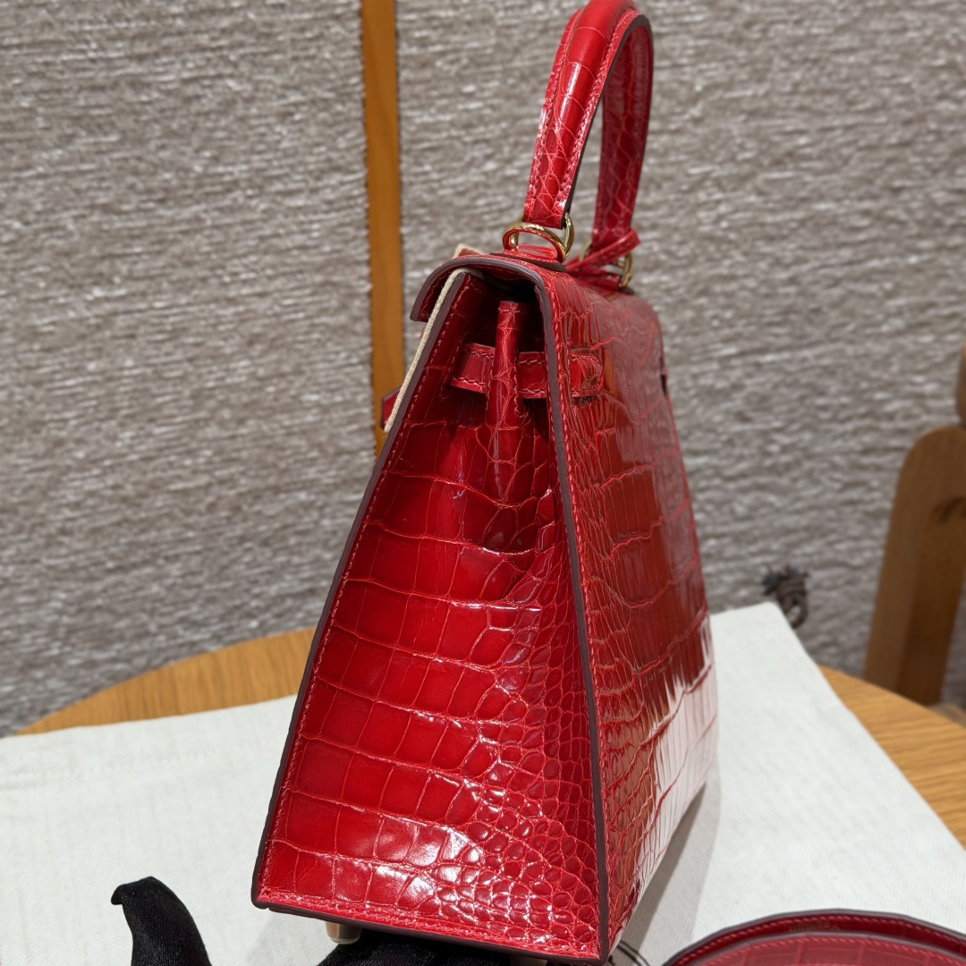 高仿Hermes*Kelly25系列H043228CK95法拉利紅金扣鱷魚皮純手工
