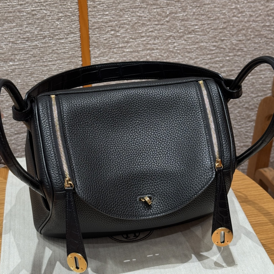 高仿Hermes*Lindy26系列H073428TCCM89黑色牛皮拼鱷魚皮金扣純手工