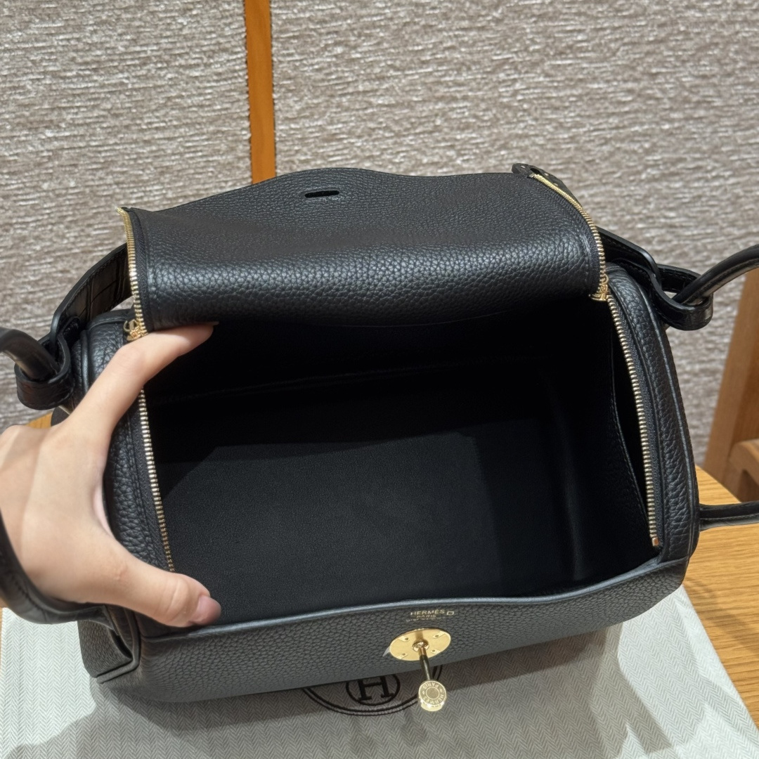 高仿Hermes*Lindy26系列H073428TCCM89黑色牛皮拼鱷魚皮金扣純手工
