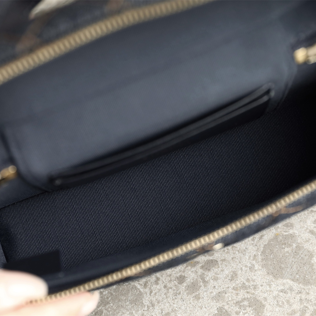 Chanel 香奈兒 Leather Goods