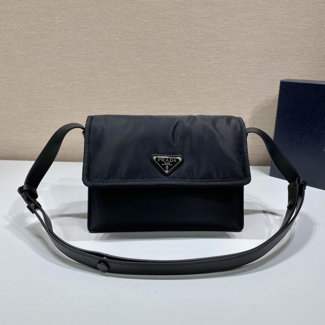 高仿Prada*Re-Nylon系列1BD313尼龍郵差包黑色小號純原版本