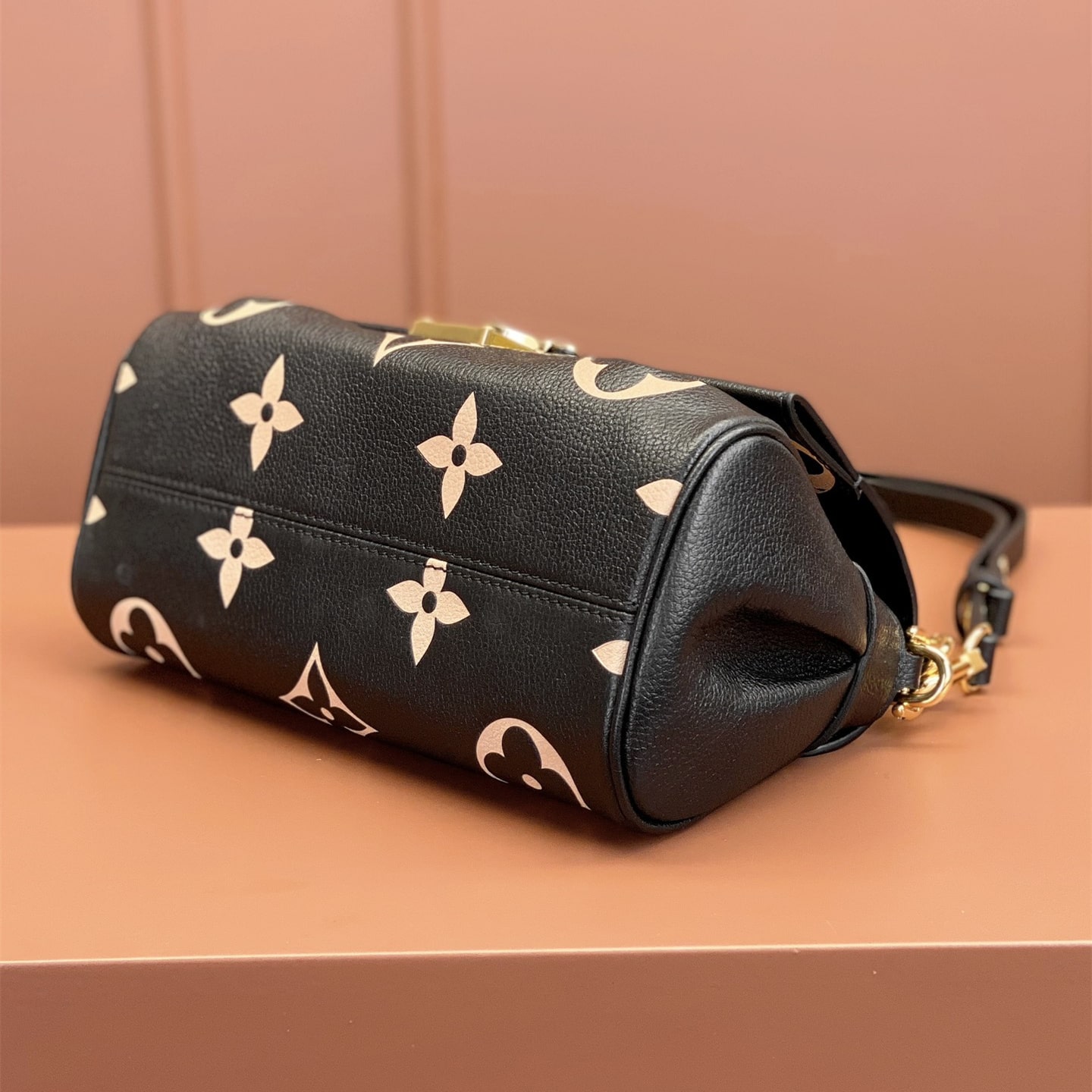 Louis Vuitton 路易威登 Chain Bag