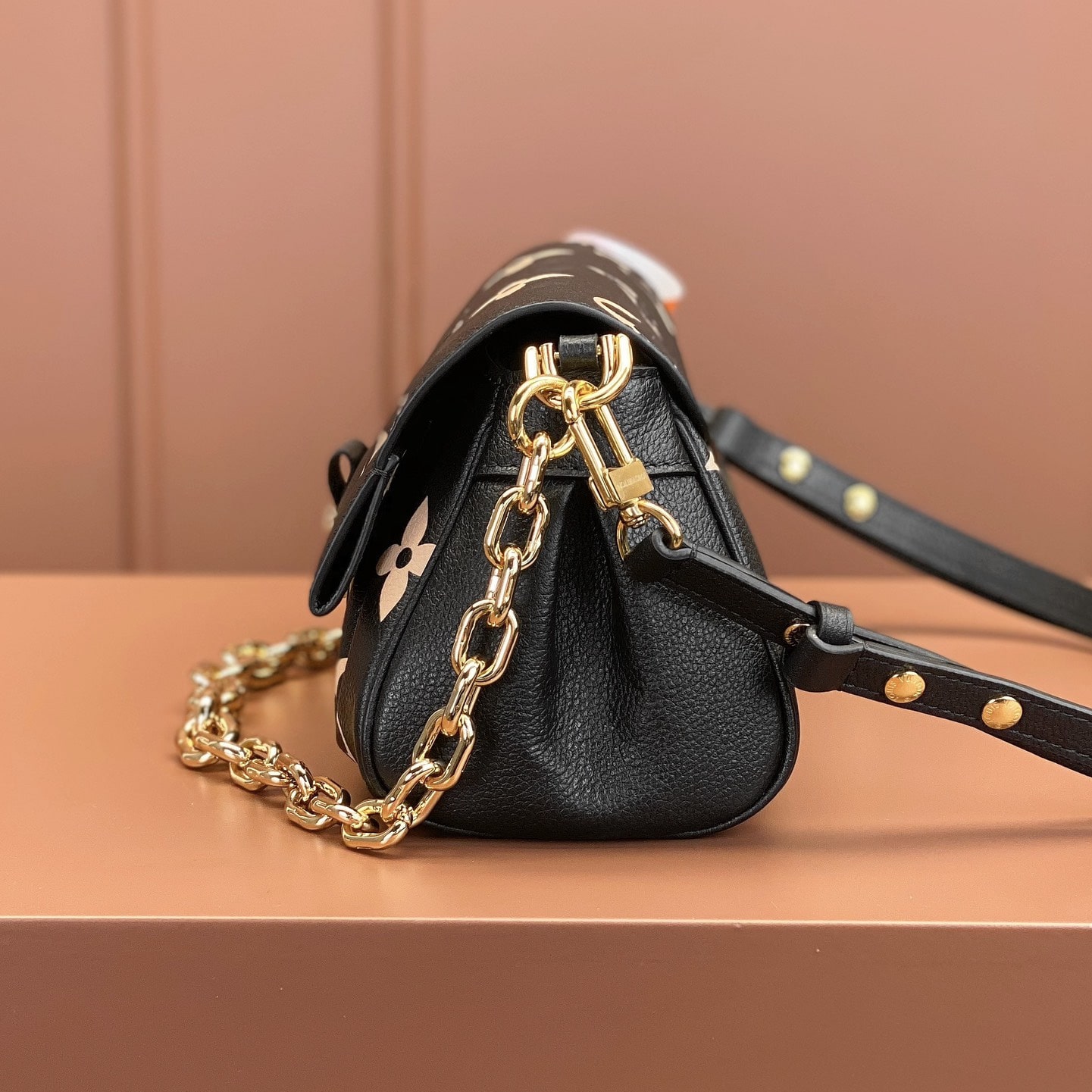 Louis Vuitton 路易威登 Chain Bag