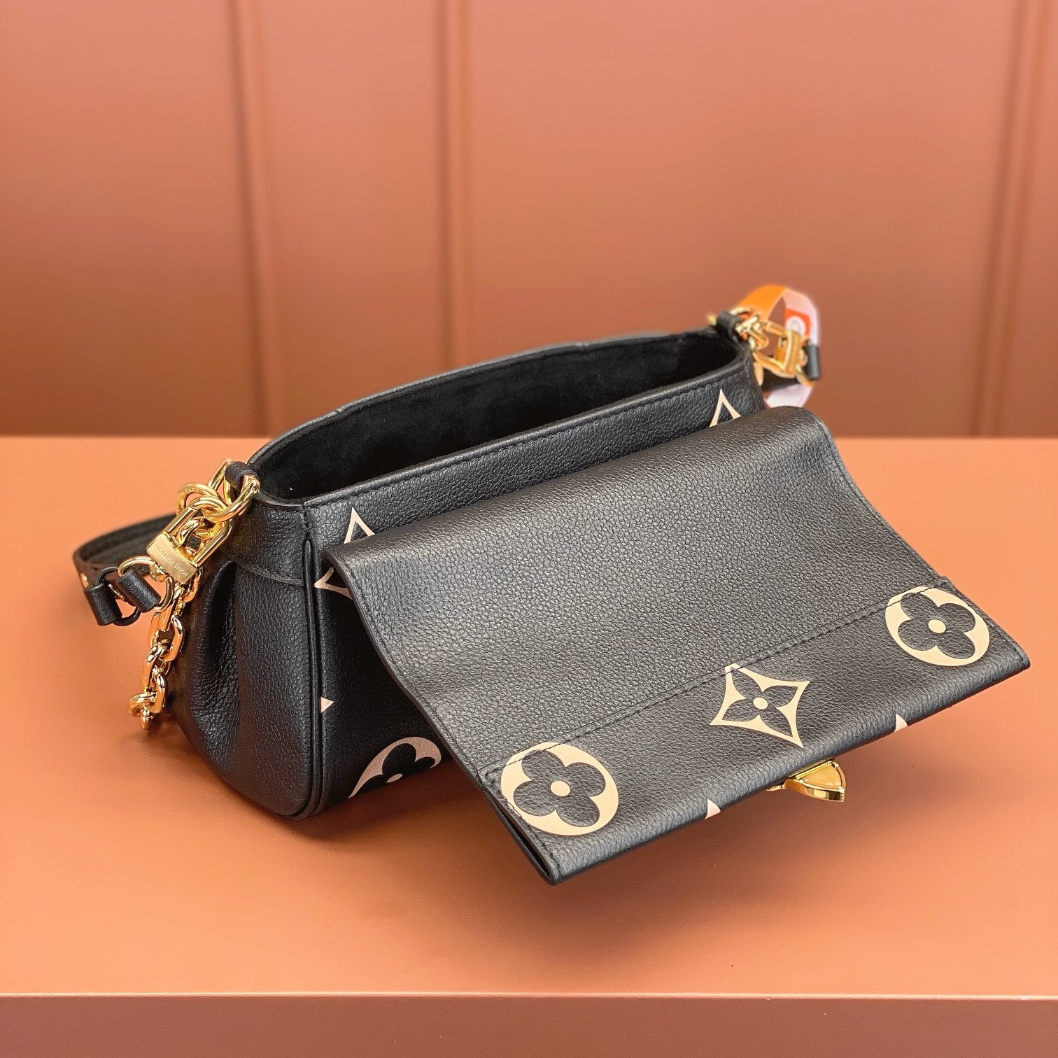 Louis Vuitton 路易威登 Chain Bag