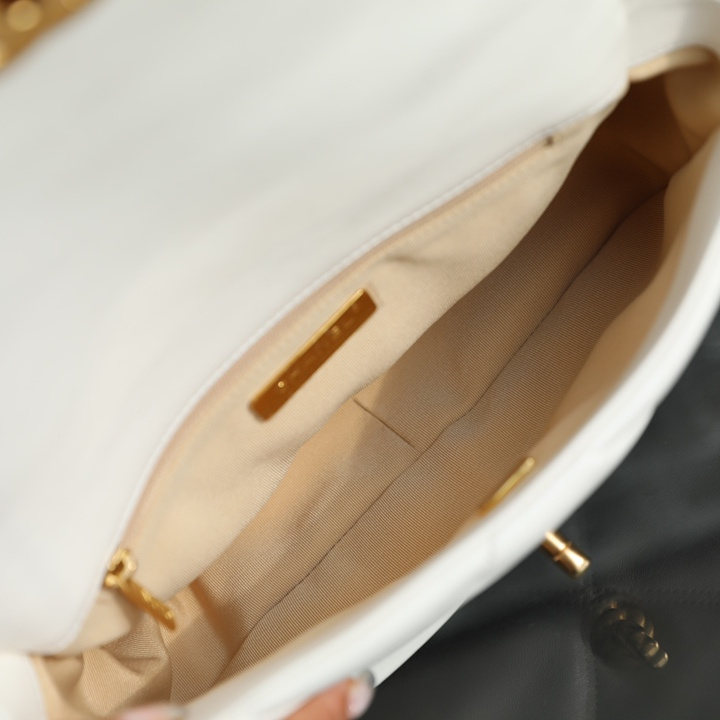 Chanel 香奈兒 Leather Goods