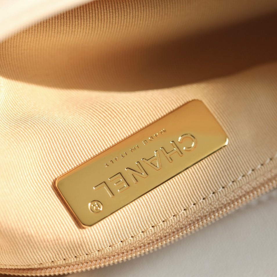 Chanel 香奈兒 Leather Goods