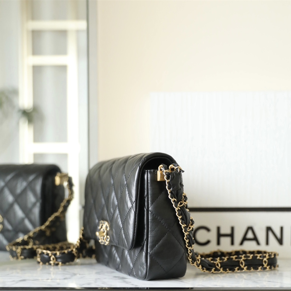 Chanel 香奈兒 Leather Goods