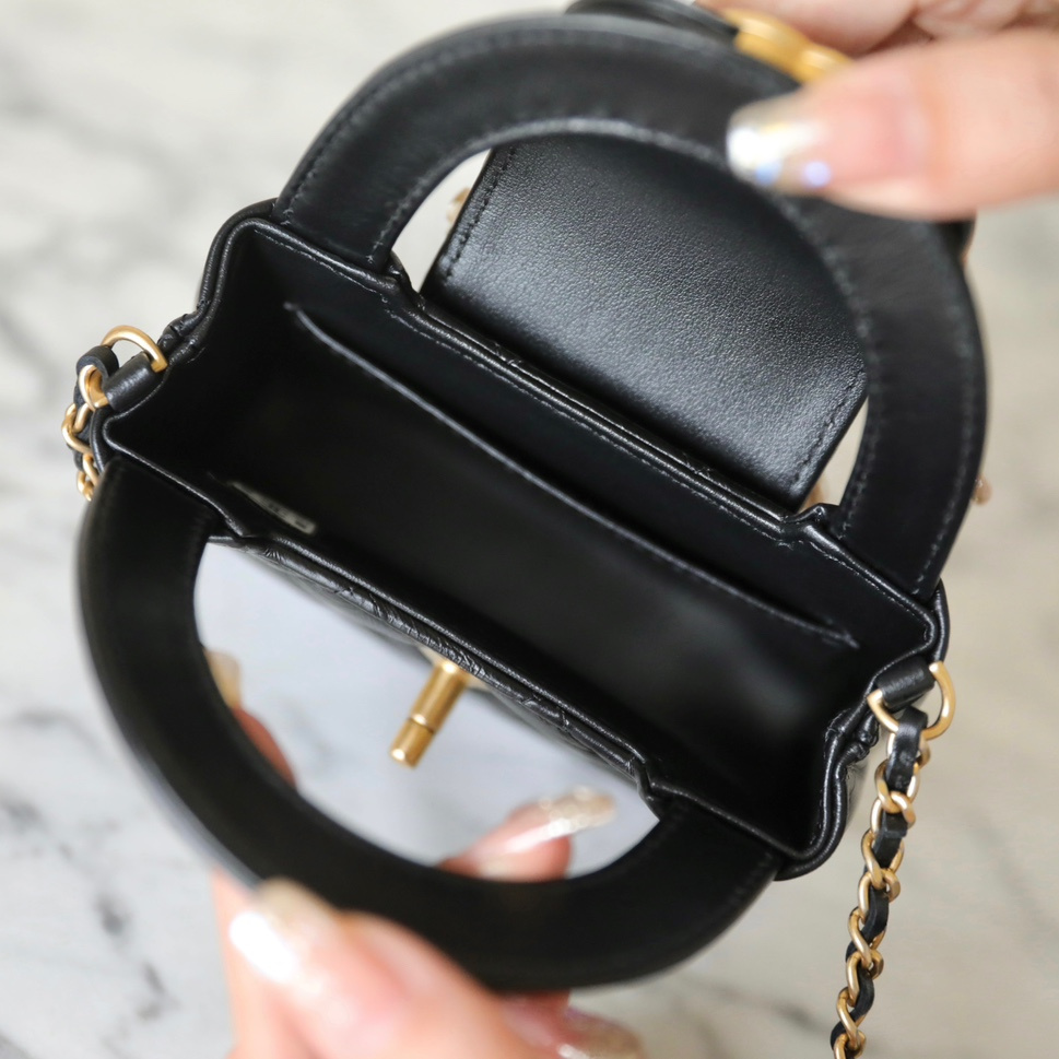 Chanel 香奈兒 Leather Goods