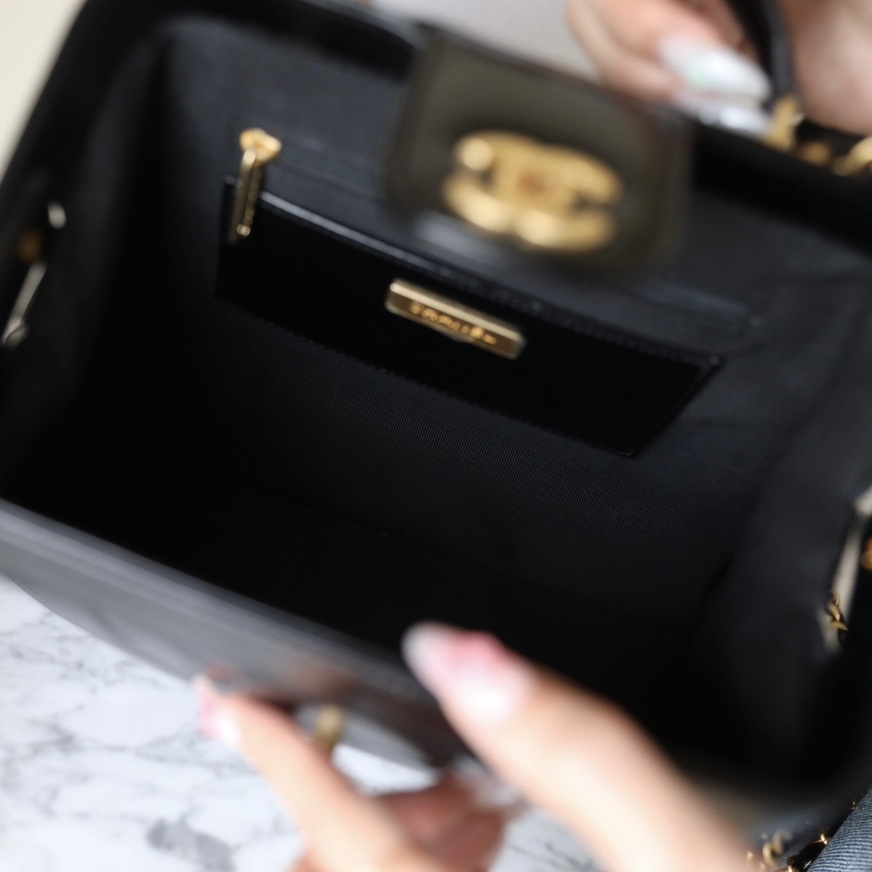 Chanel 香奈兒 Leather Goods
