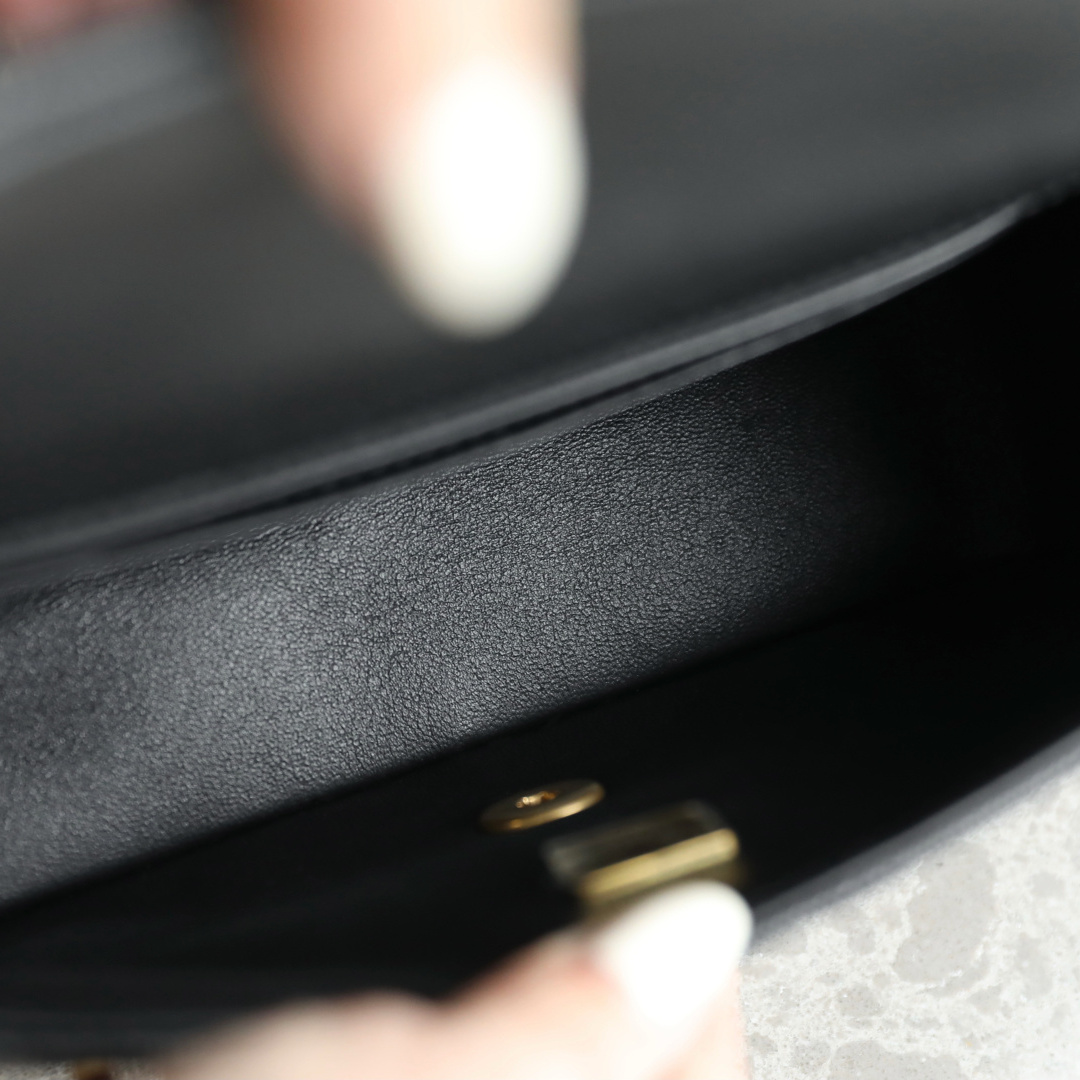 Chanel 香奈兒 Leather Goods