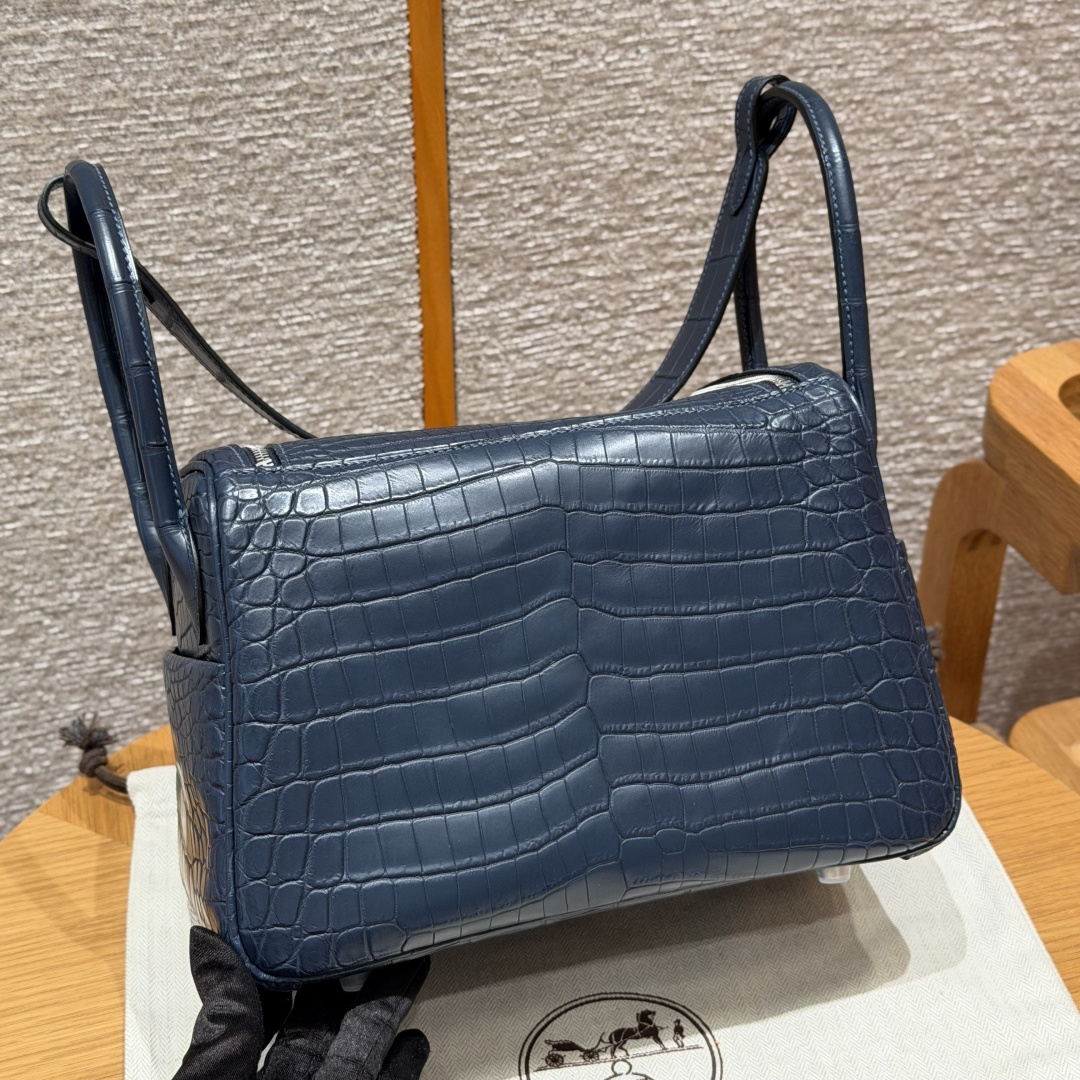 高仿Hermes*Lindy26系列H073428CM2Z71午夜藍拼法國藍鱷魚皮銀扣純手工