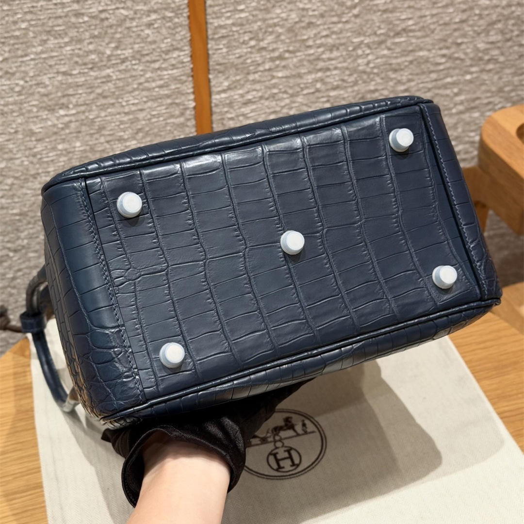 高仿Hermes*Lindy26系列H073428CM2Z71午夜藍拼法國藍鱷魚皮銀扣純手工