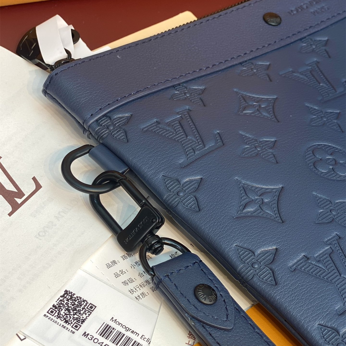 高仿LV*PochetteTogo系列M81579牛皮印花手拿包黑色免檢版