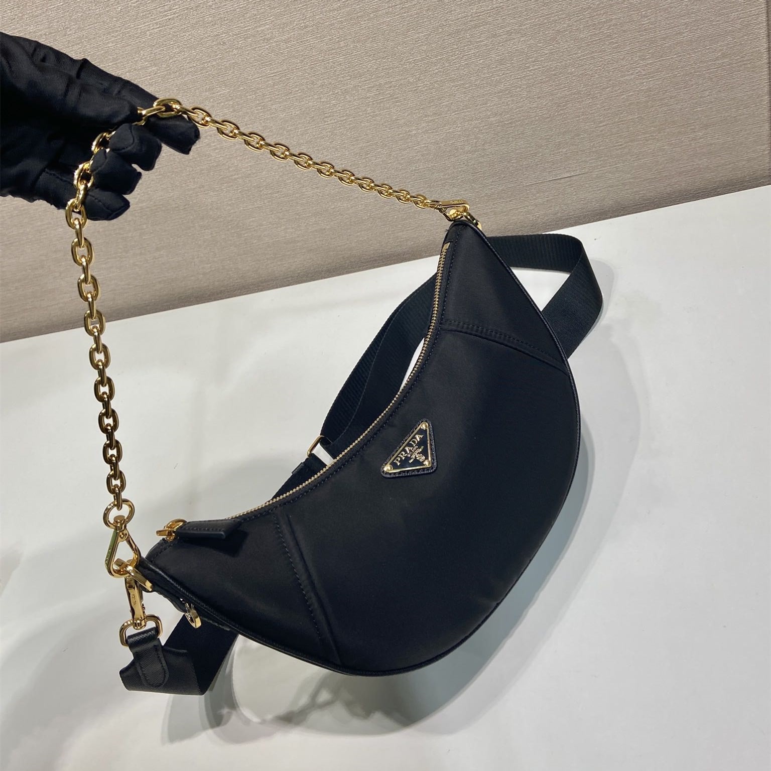 高仿Prada*RE-Nylon系列1BH222單肩半月包黑色免檢版