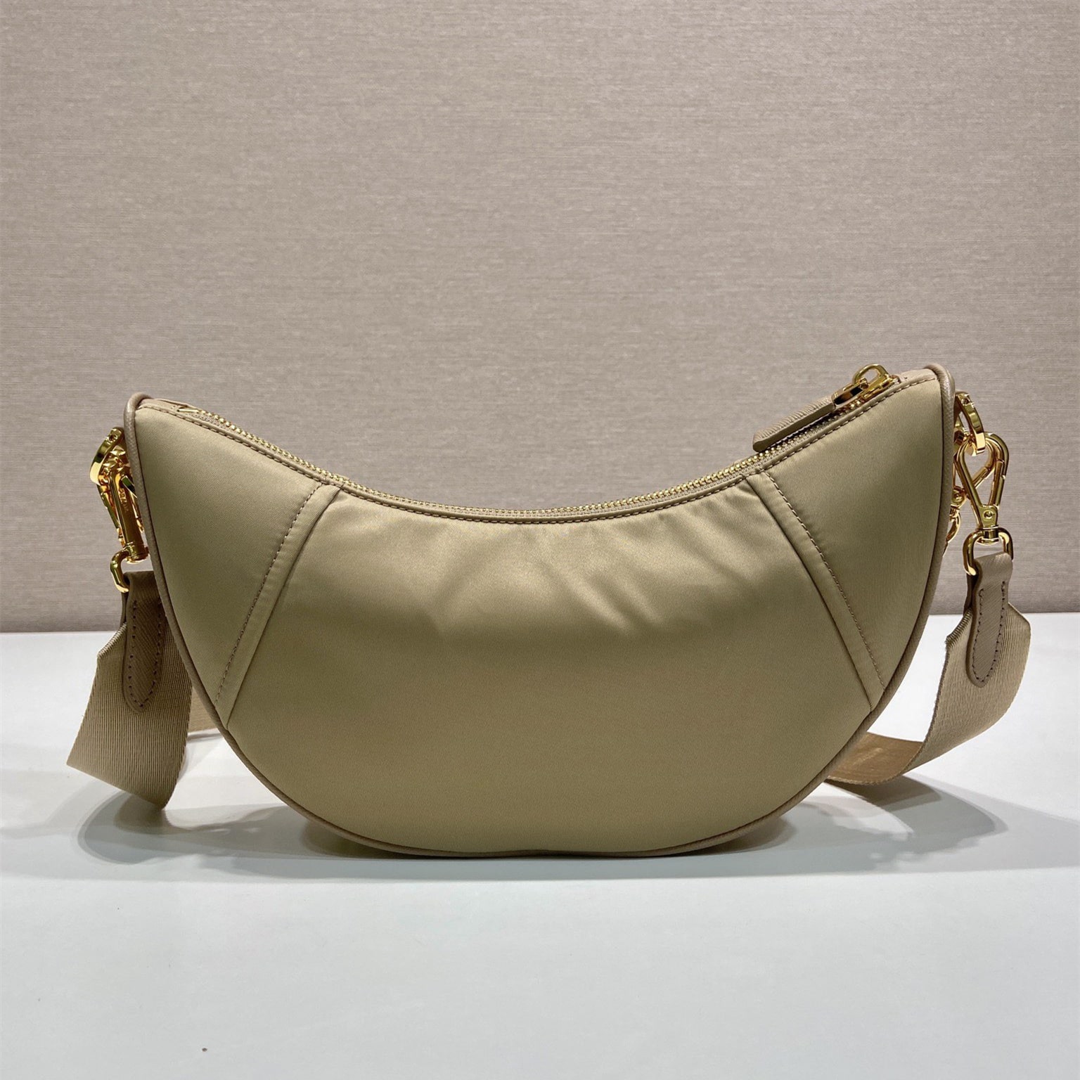 高仿Prada*RE-Nylon系列1BH222單肩半月包駝色免檢版