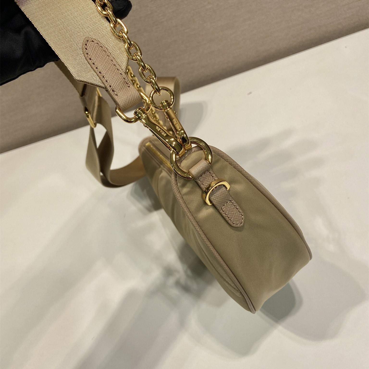 高仿Prada*RE-Nylon系列1BH222單肩半月包駝色免檢版