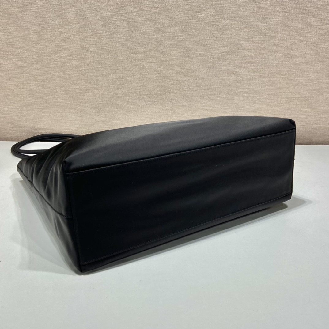 Prada 普拉達 Leather Goods