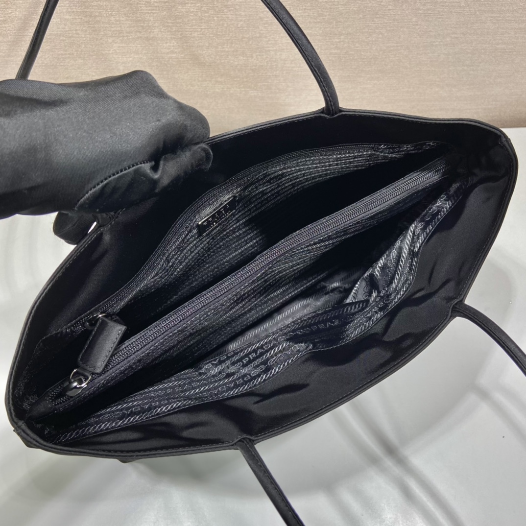 Prada 普拉達 Leather Goods