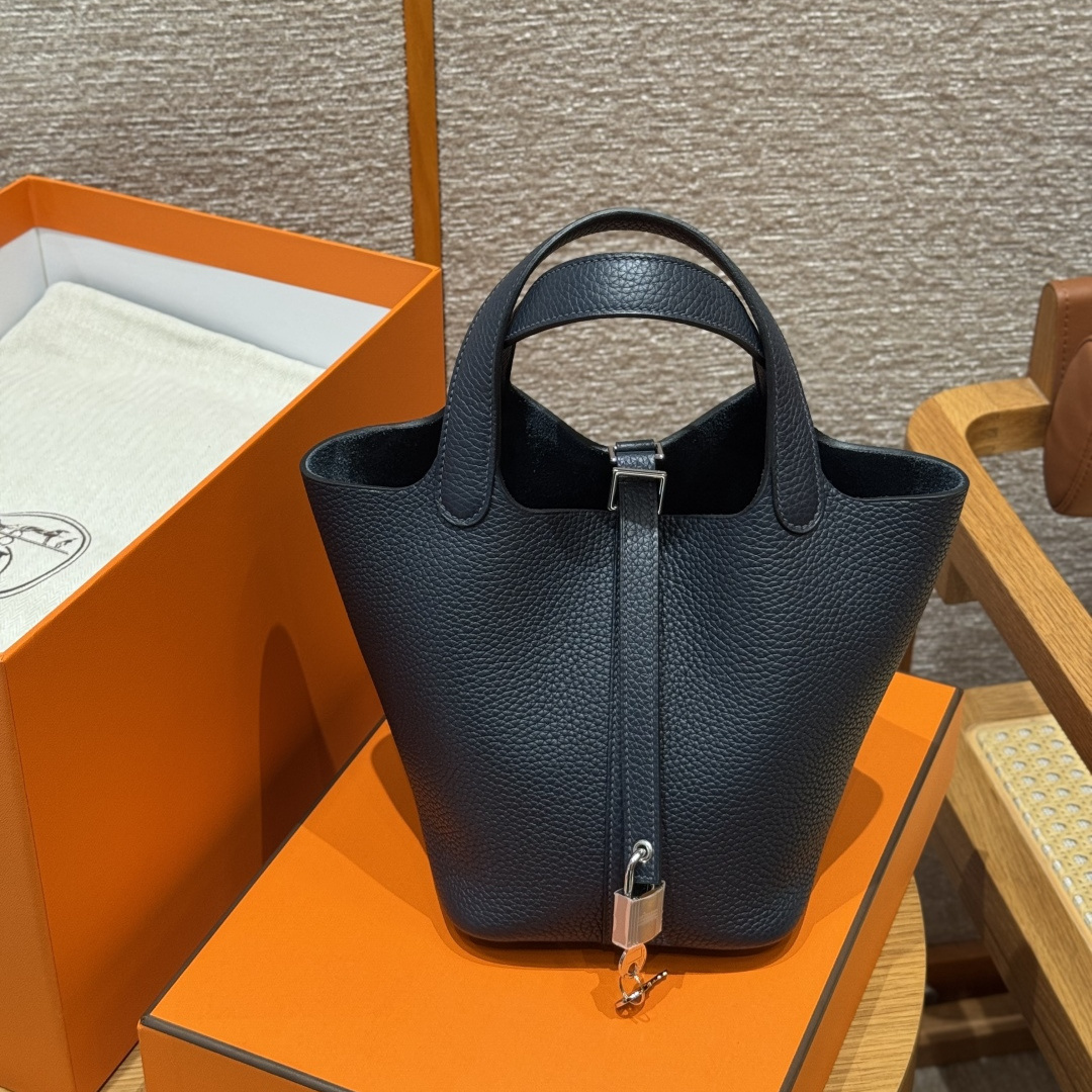 高仿Hermes*Picotin Lock18系列H56289TC2Z午夜藍牛皮銀扣純手工