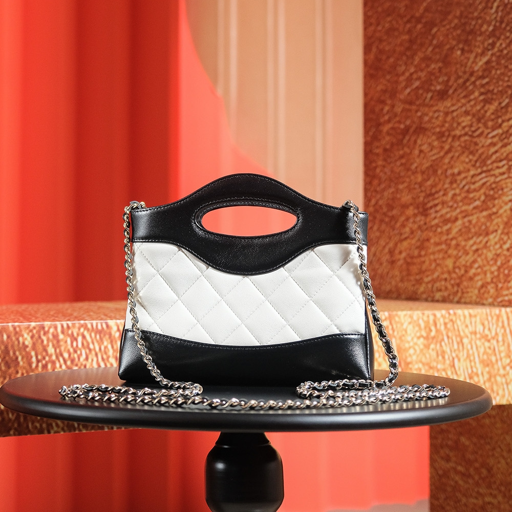 Chanel 香奈兒 Leather Goods
