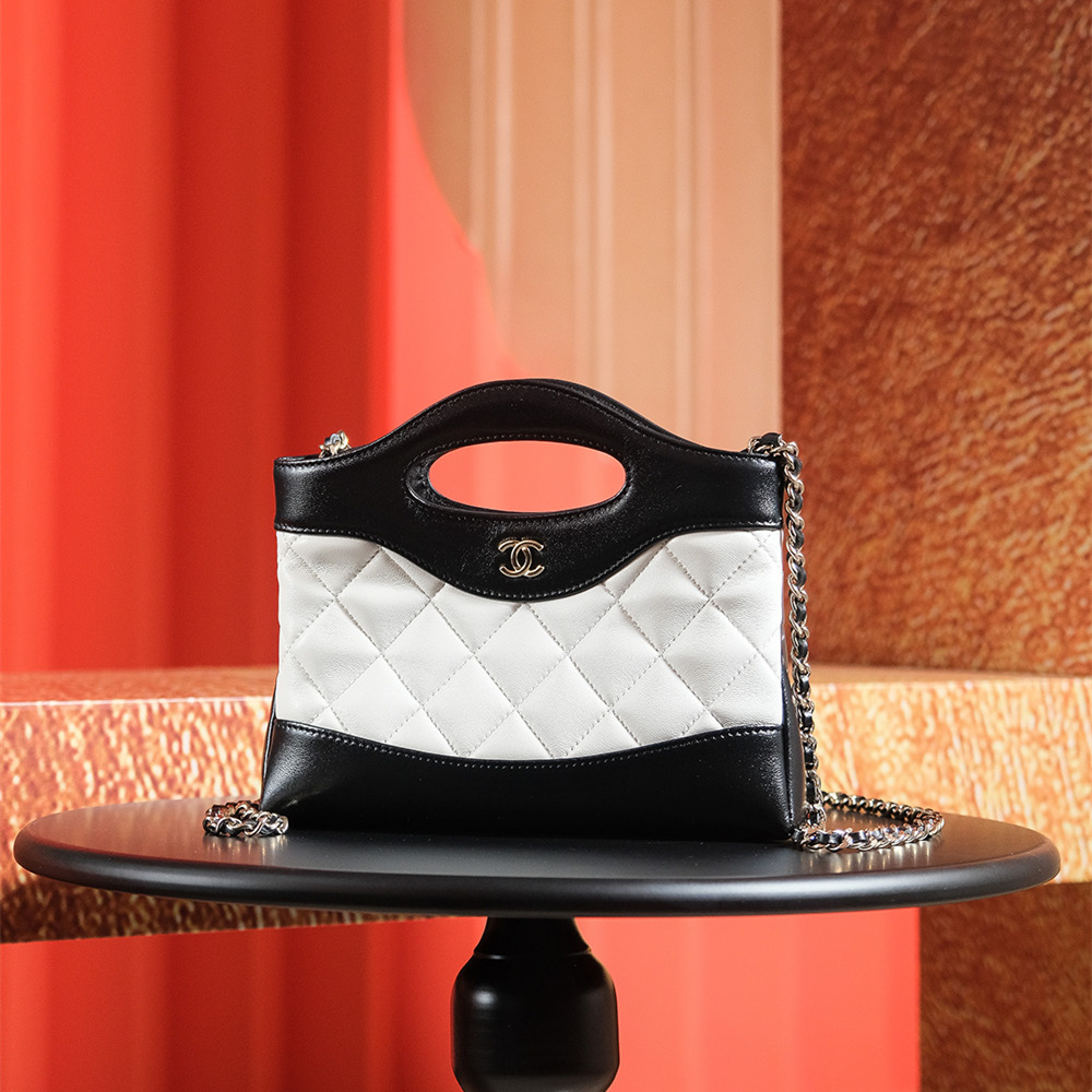 Chanel 香奈兒 Leather Goods