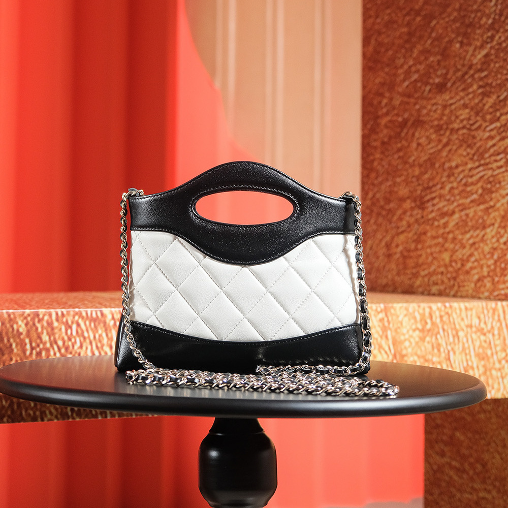 Chanel 香奈兒 Leather Goods